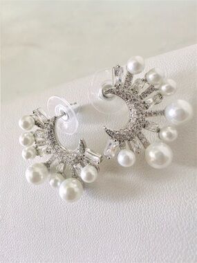 Mother’s Day 🌺 Pearl & White Gold Plated Earrings Made W Swarovski Crystal